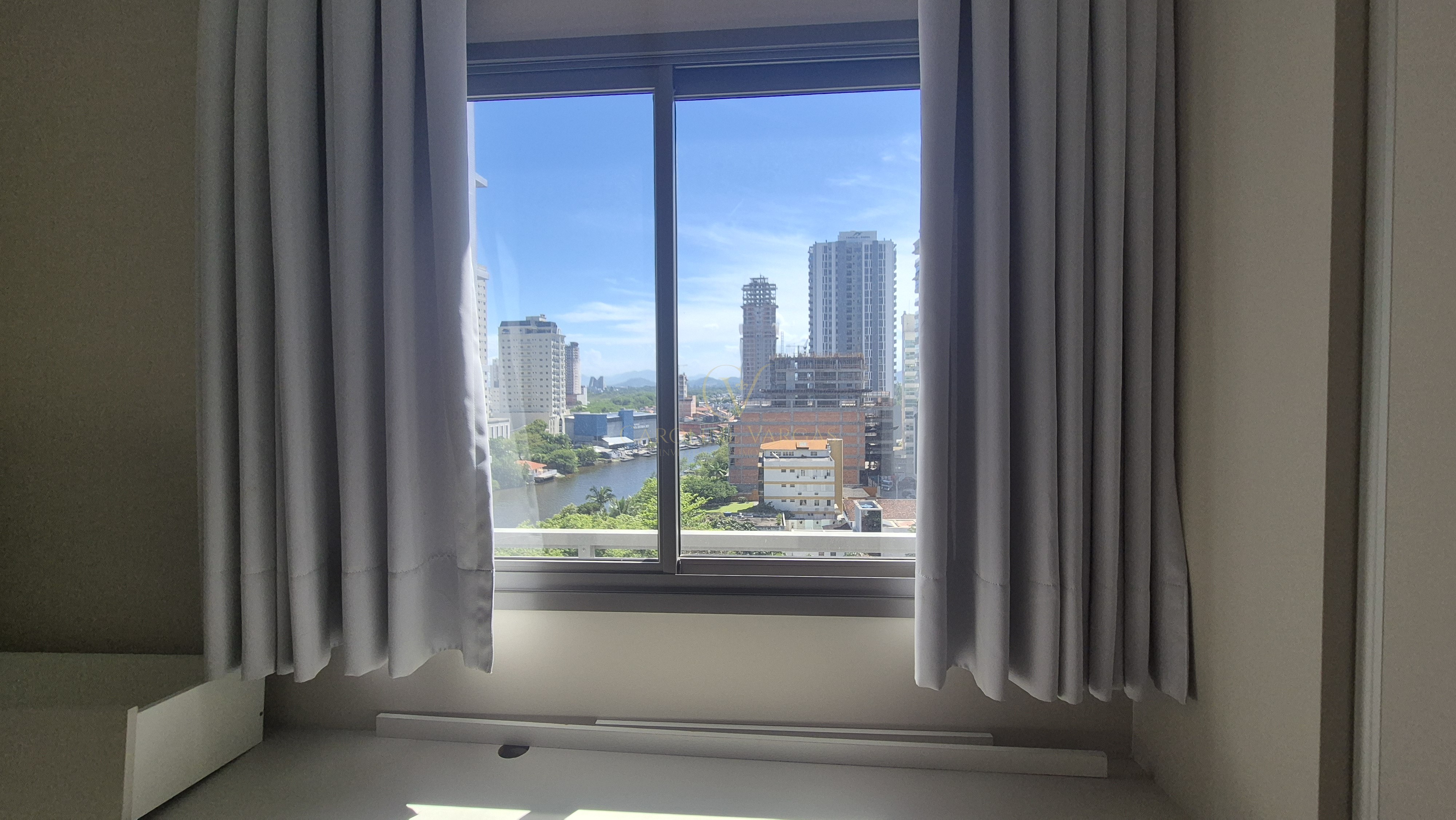 Apartamento para Locação Anual no bairro MEIA PRAIA  em Itapema