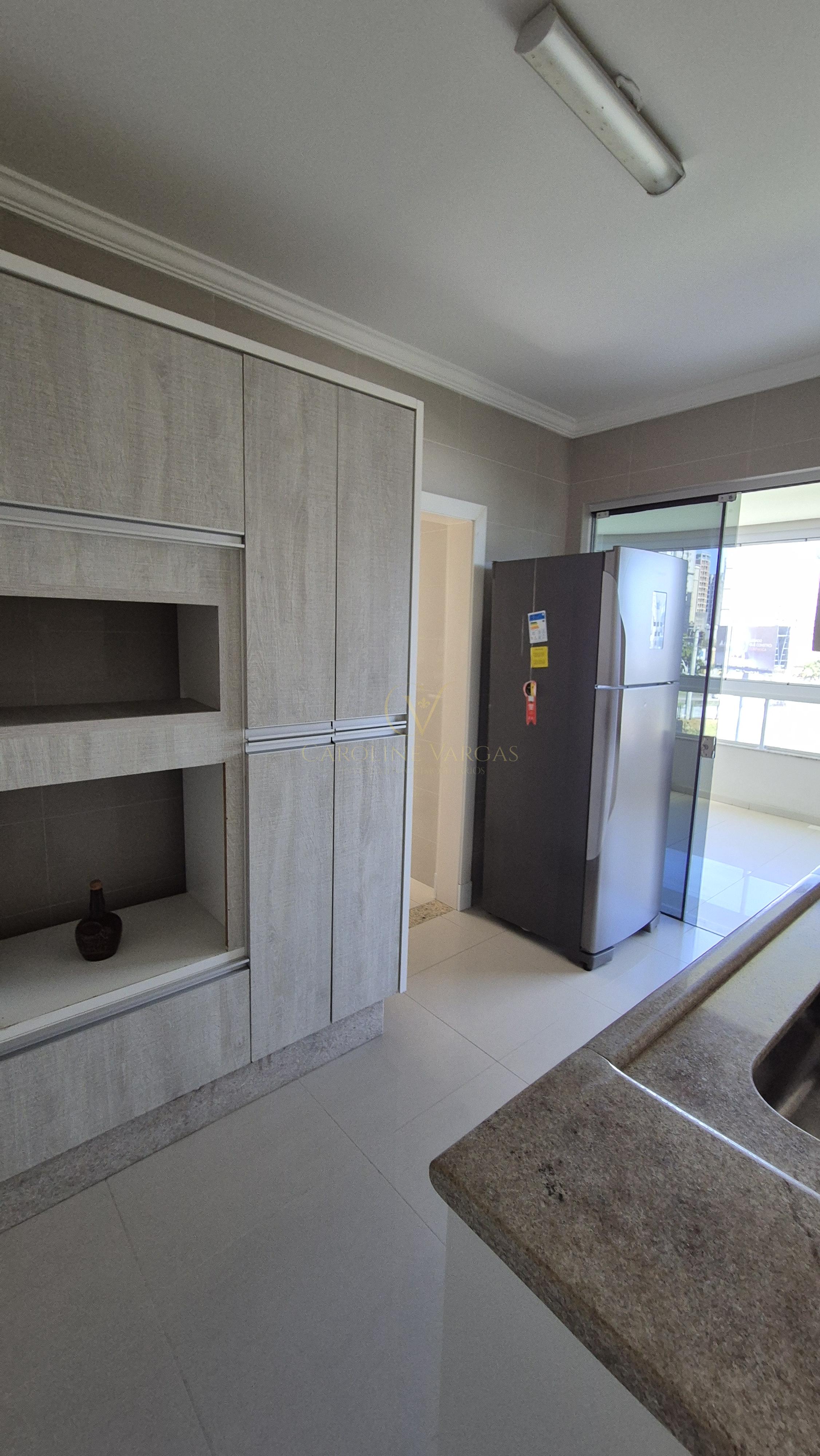 Apartamento 4 quartos para Locação Anual no bairro Meia Praia em Itapema