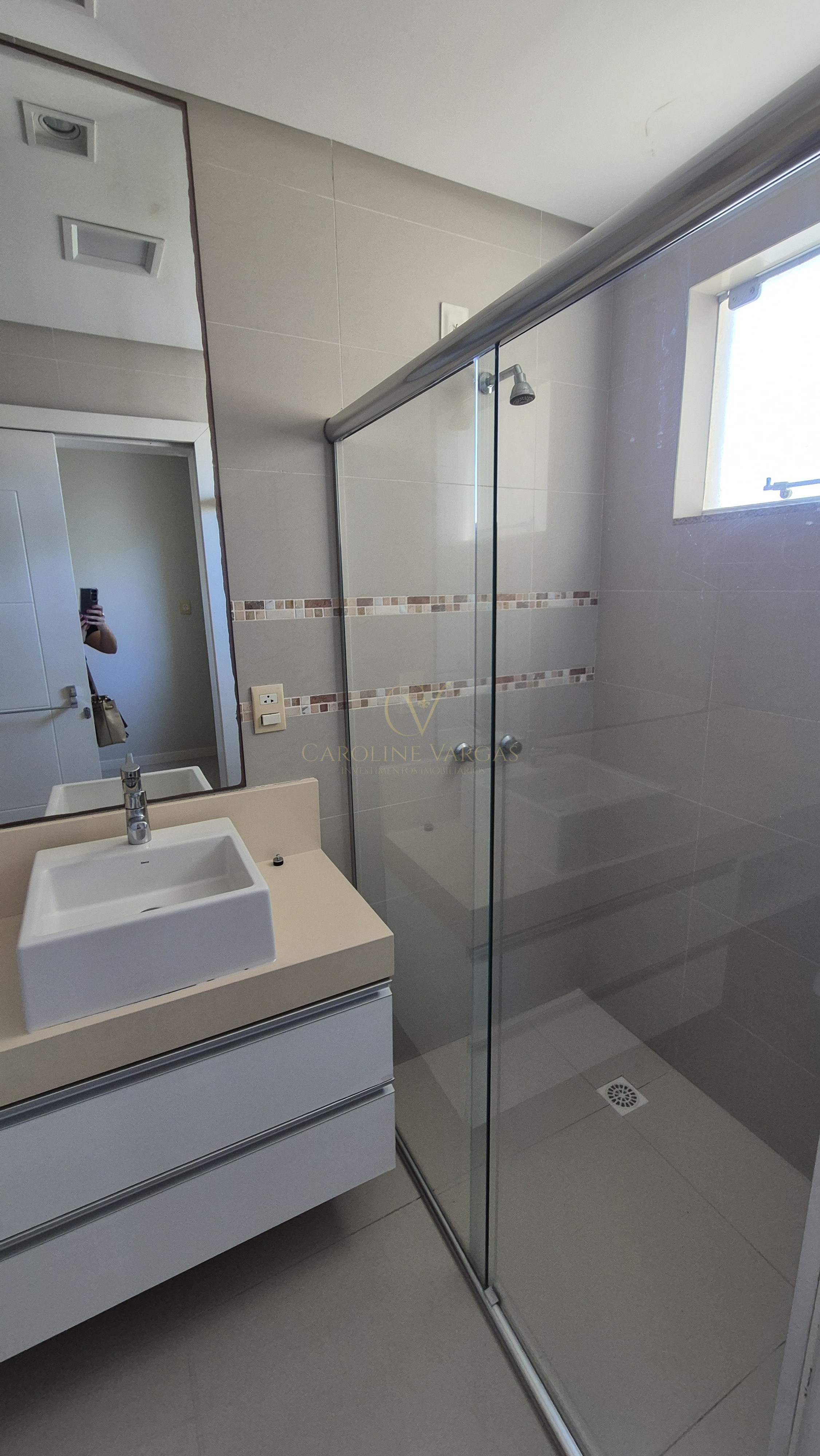 Apartamento 4 quartos para Locação Anual no bairro Meia Praia em Itapema