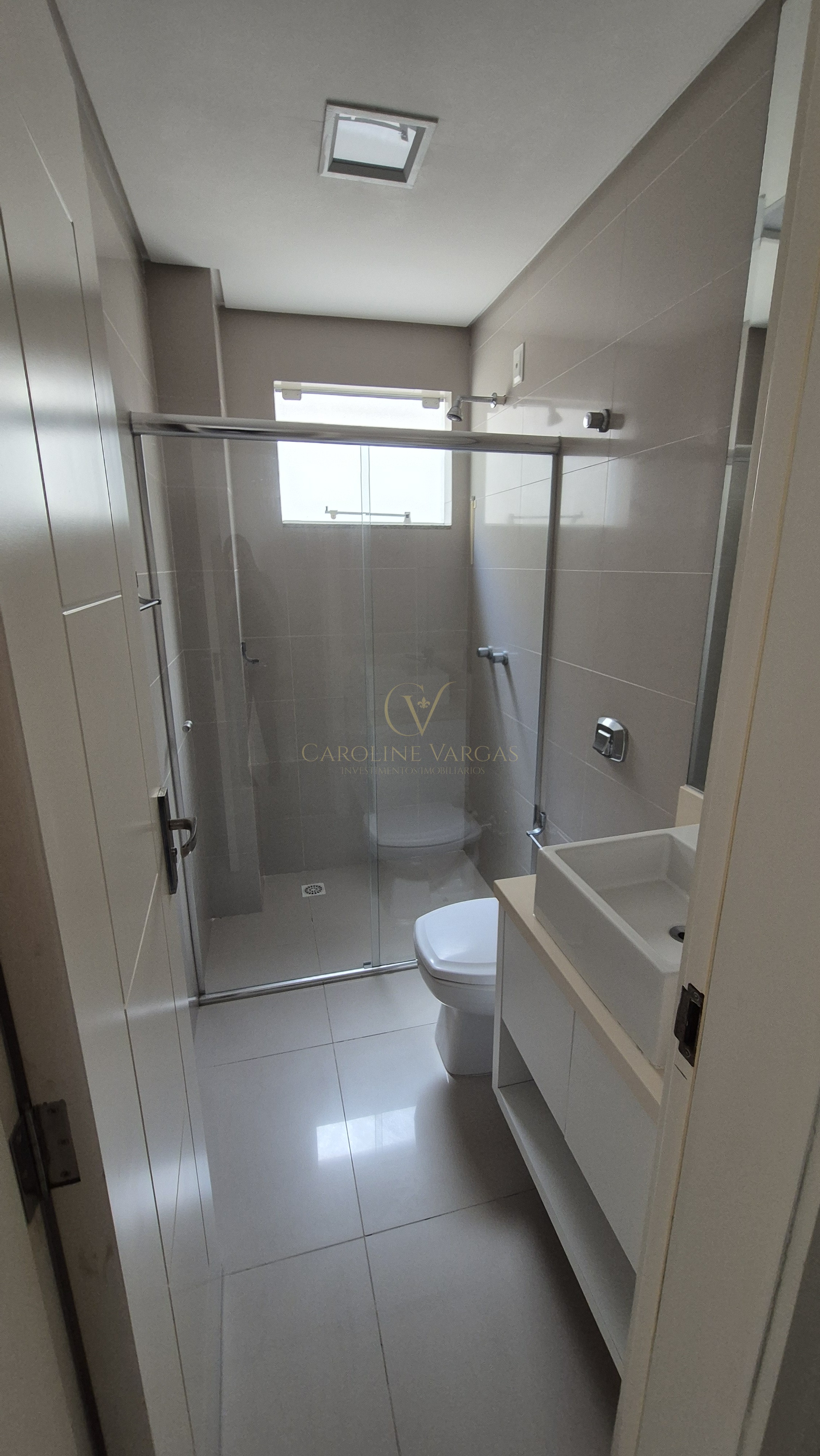 Apartamento 4 quartos para Locação Anual no bairro Meia Praia em Itapema