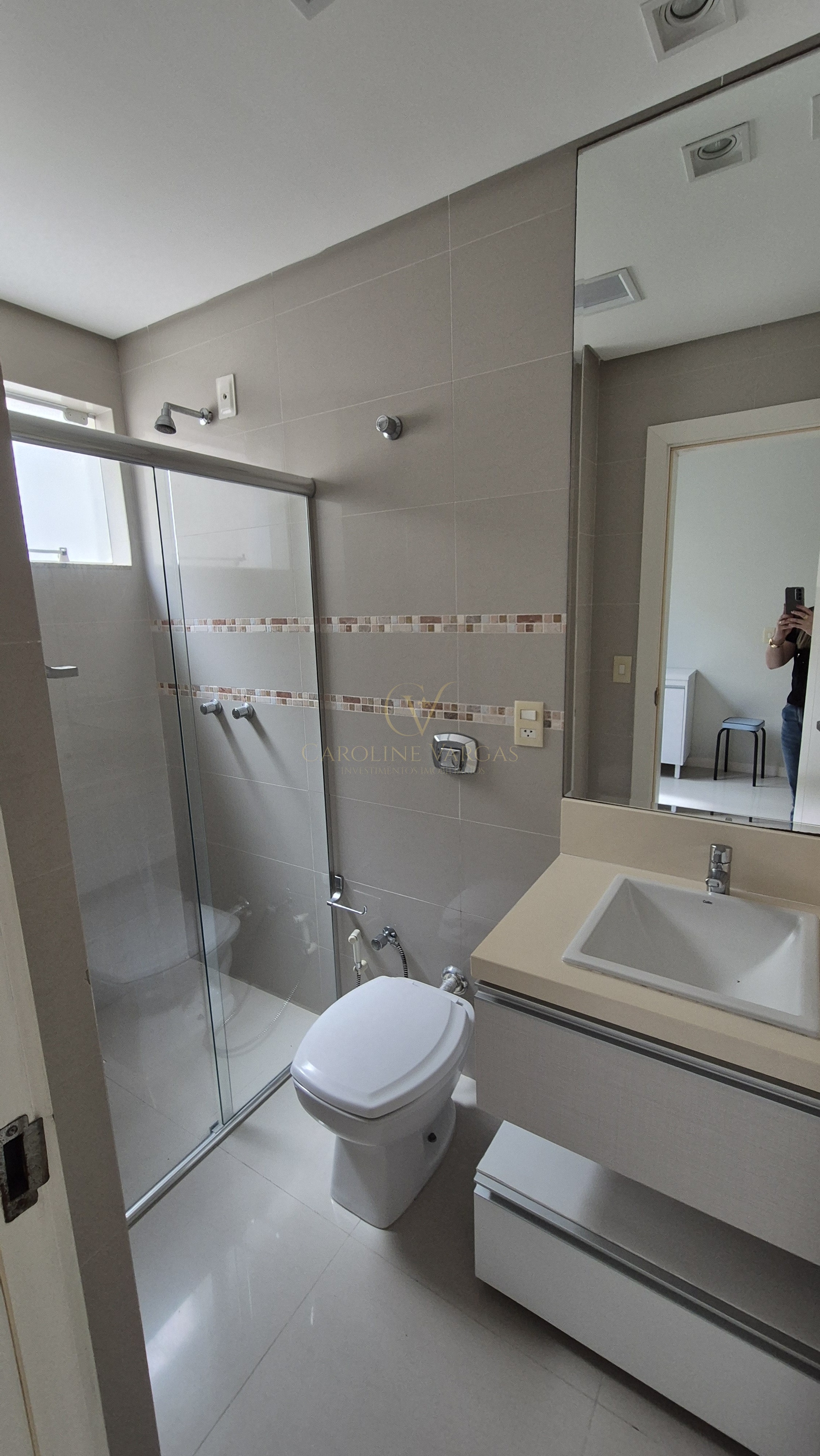 Apartamento 4 quartos para Locação Anual no bairro Meia Praia em Itapema