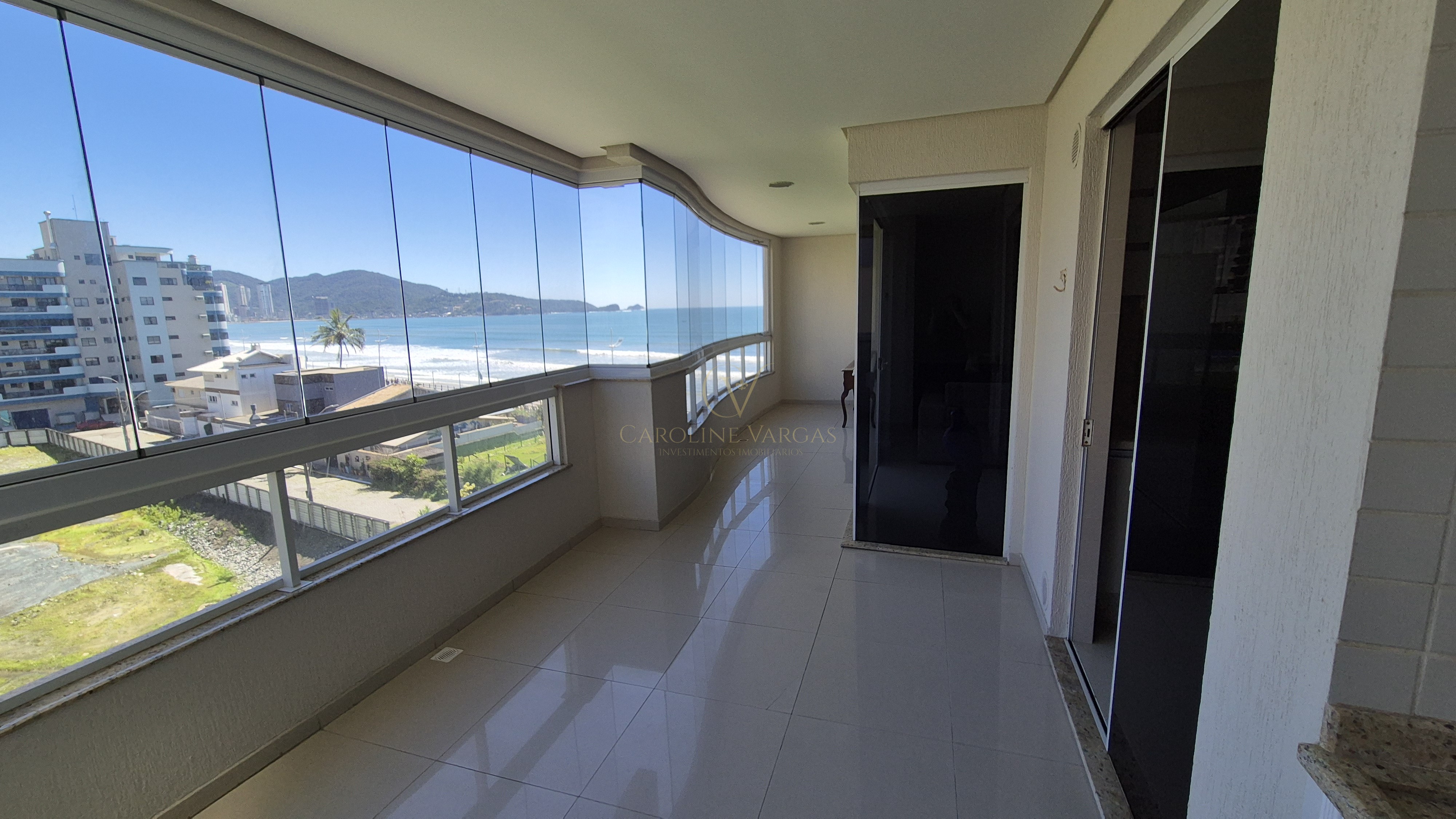 Apartamento 4 quartos para Locação Anual no bairro Meia Praia em Itapema