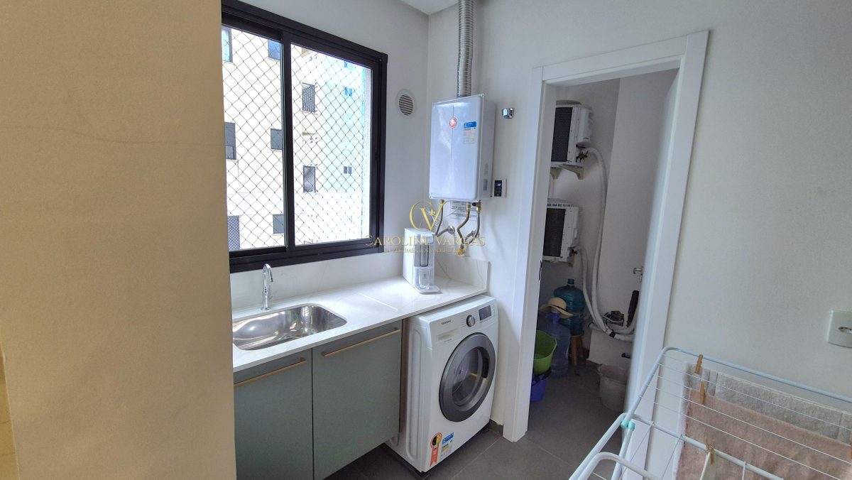 Apartamento para Locação Anual no bairro Meia Praia em Itapema