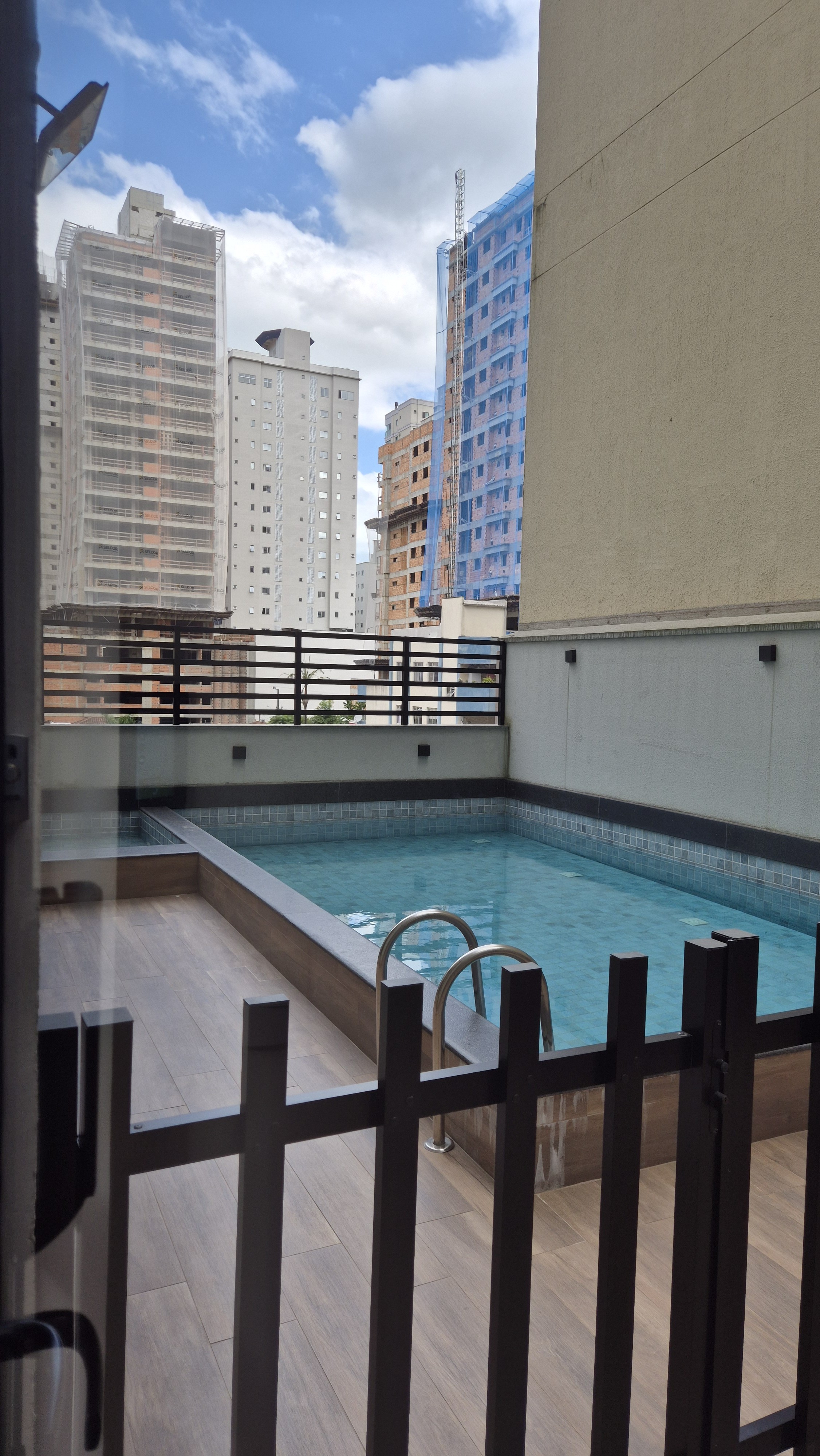 Apartamento para Locação Anual no bairro Meia Praia em Itapema