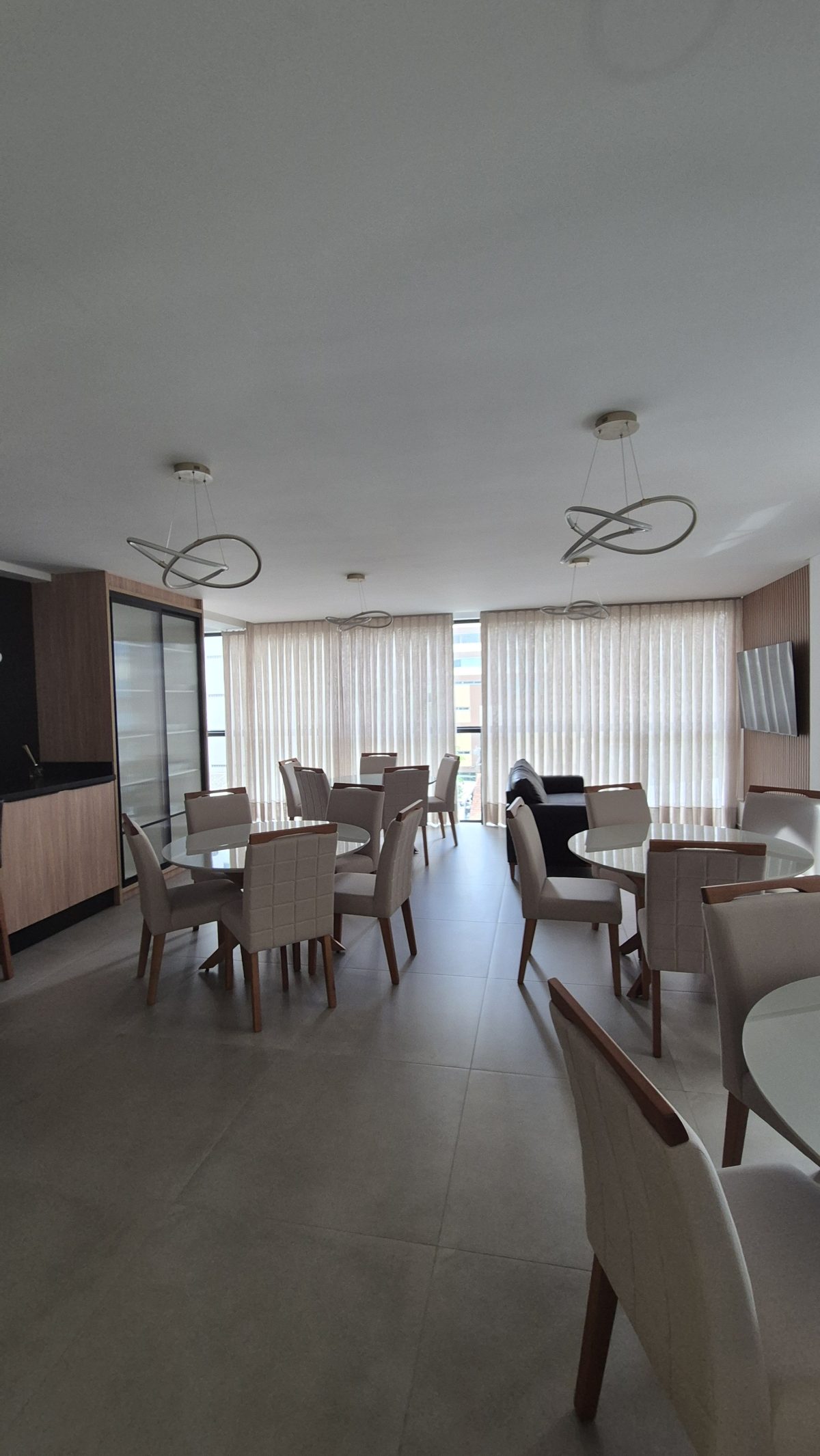Apartamento para Locação Anual no bairro Meia Praia em Itapema